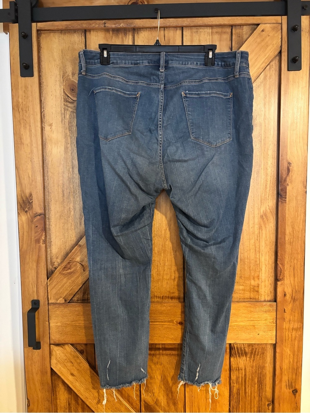 Universal Thread Medium Wash Jeans Distressed High Rise Size 20R - Picture 2 of 5